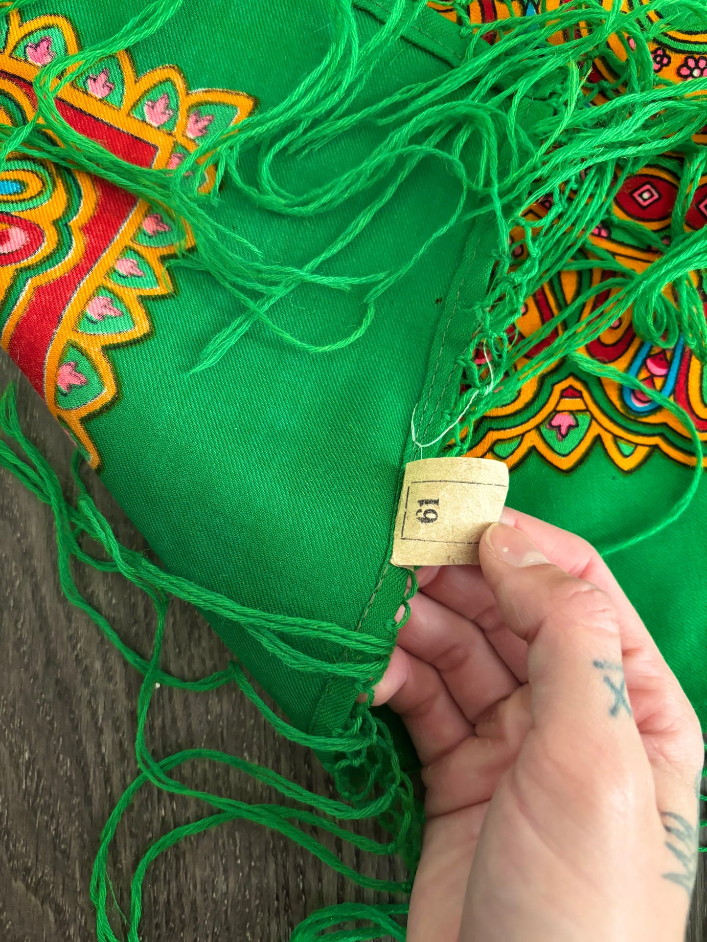 Rare LARGE 1980’s Russian Pavlovo Posad Shawl