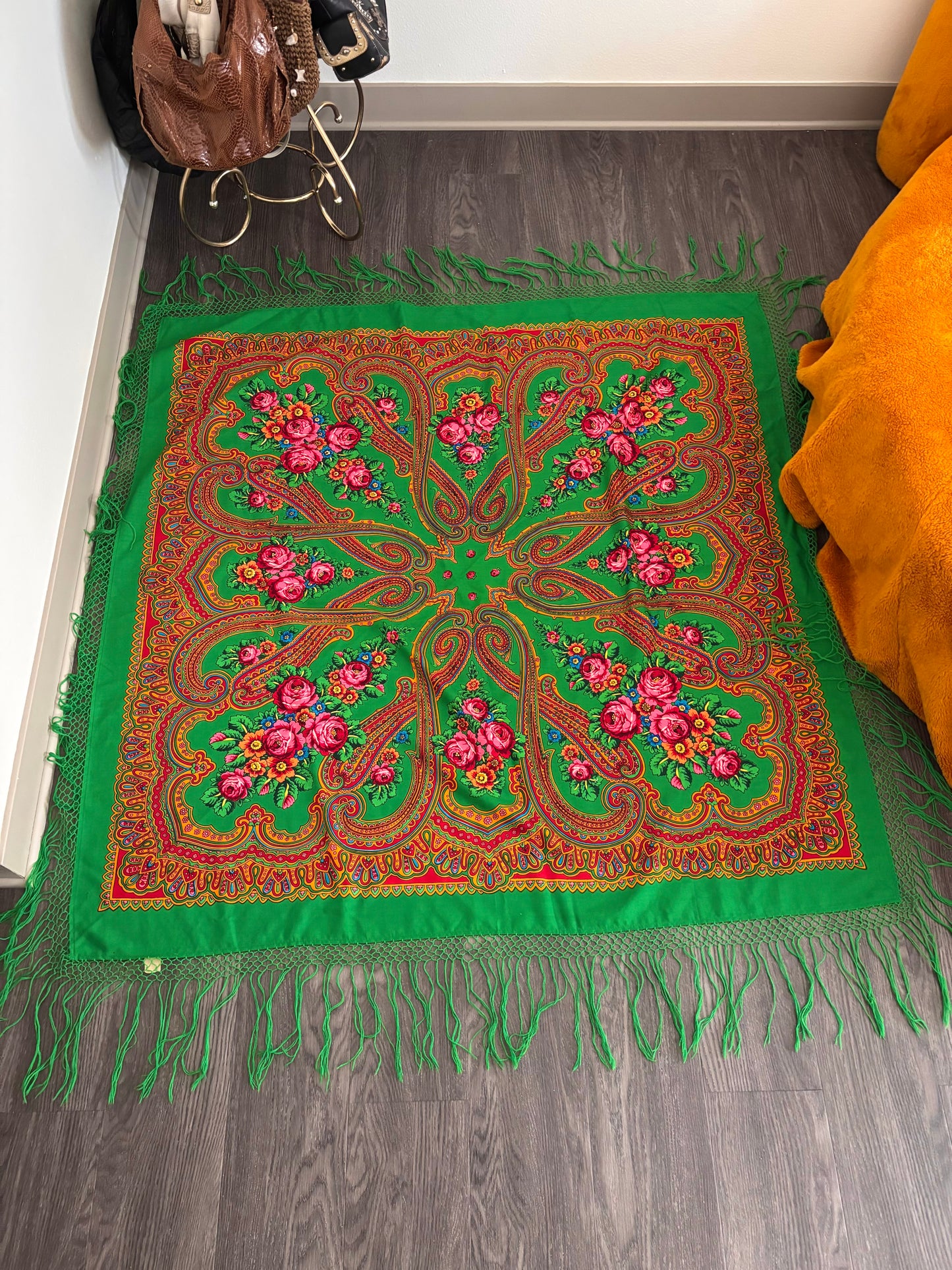 Rare LARGE 1980’s Russian Pavlovo Posad Shawl